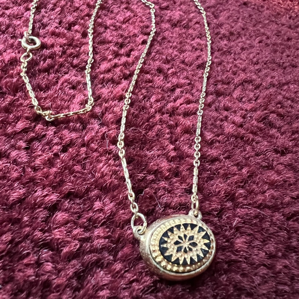 Vintage Gold Tone Pendant Choker Necklace 18 Inches by Avon